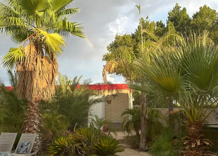 Tropical Mountain Valley Casita Mesa